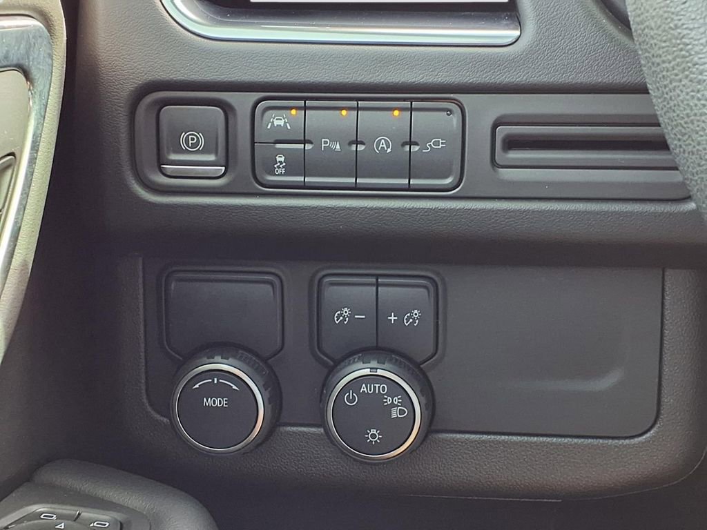 Used 2021 Chevrolet Suburban LS image 19