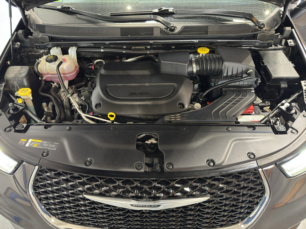 Used 2023 Chrysler Pacifica Touring-L FWD image 37