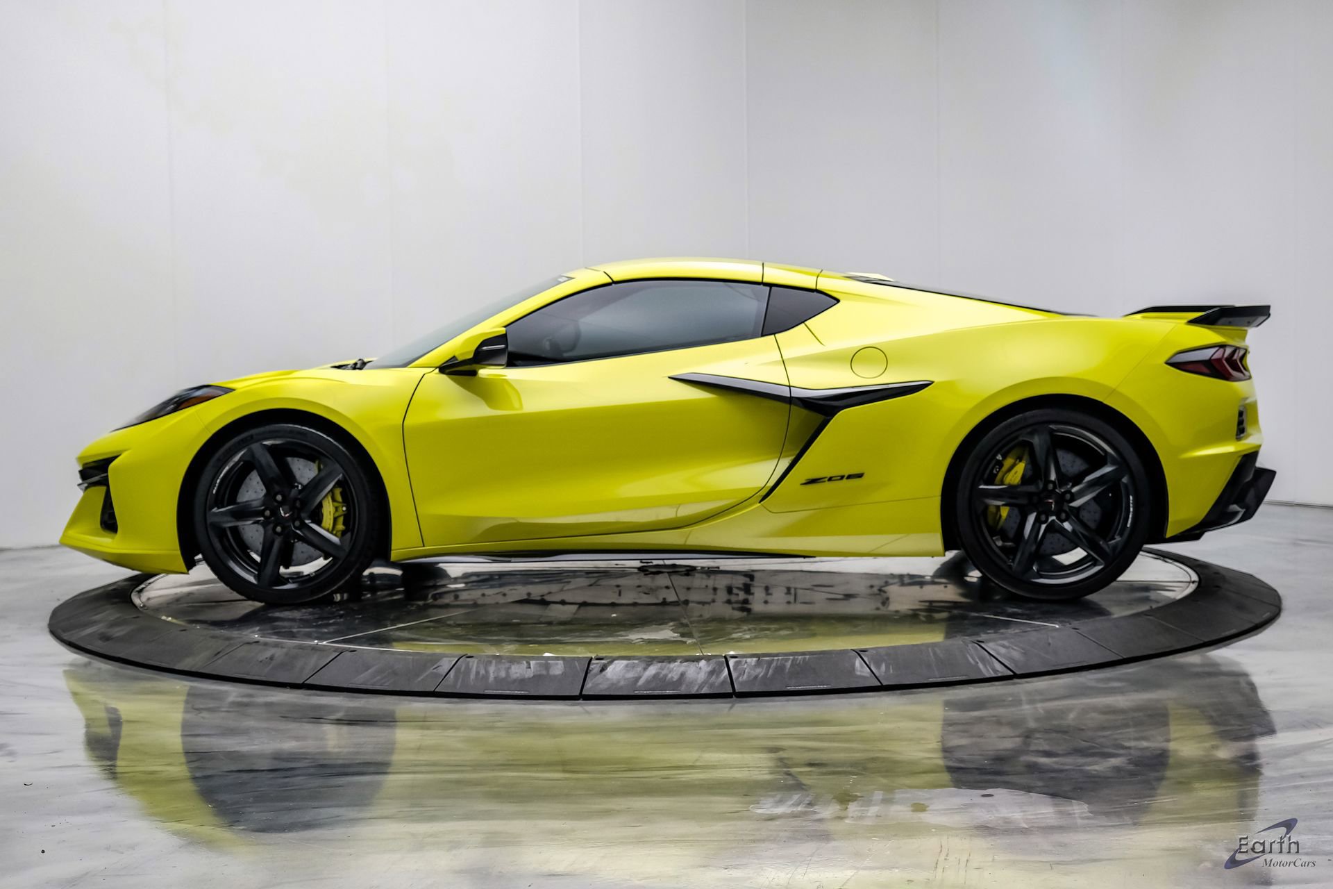 Used 2024 Chevrolet Corvette Z06 w/ Stealth Interior Trim Package RWD image 10