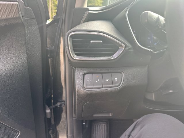 Used 2019 Hyundai Santa Fe SEL FWD image 27