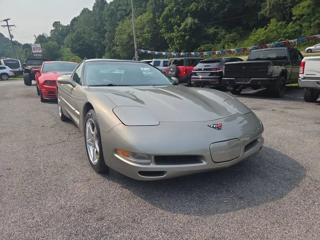 Used 2000 Chevrolet Corvette Coupe w/ Roof Pkg RWD image 3