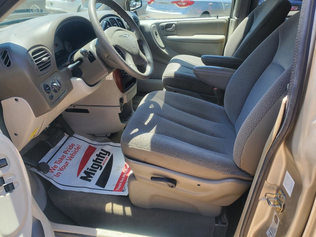 Used 2005 Chrysler Town & Country LX w/ Popular Equipment Group II FWD image 18