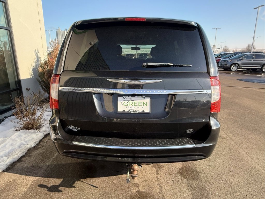 Used 2013 Chrysler Town & Country Touring image 8