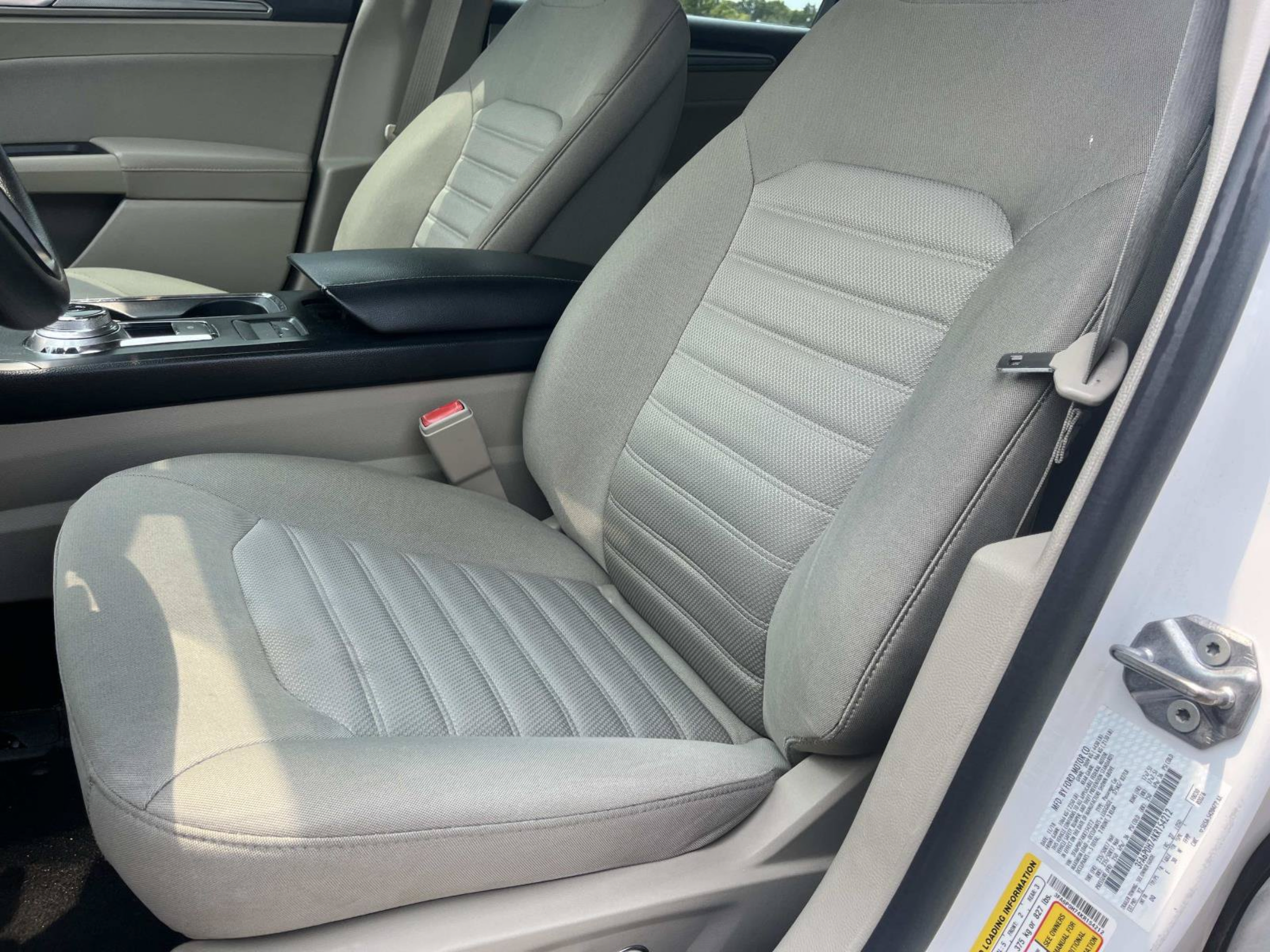 Used 2019 Ford Fusion SE FWD image 27