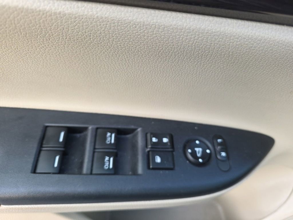 Used 2017 Honda Accord EX-L image 12