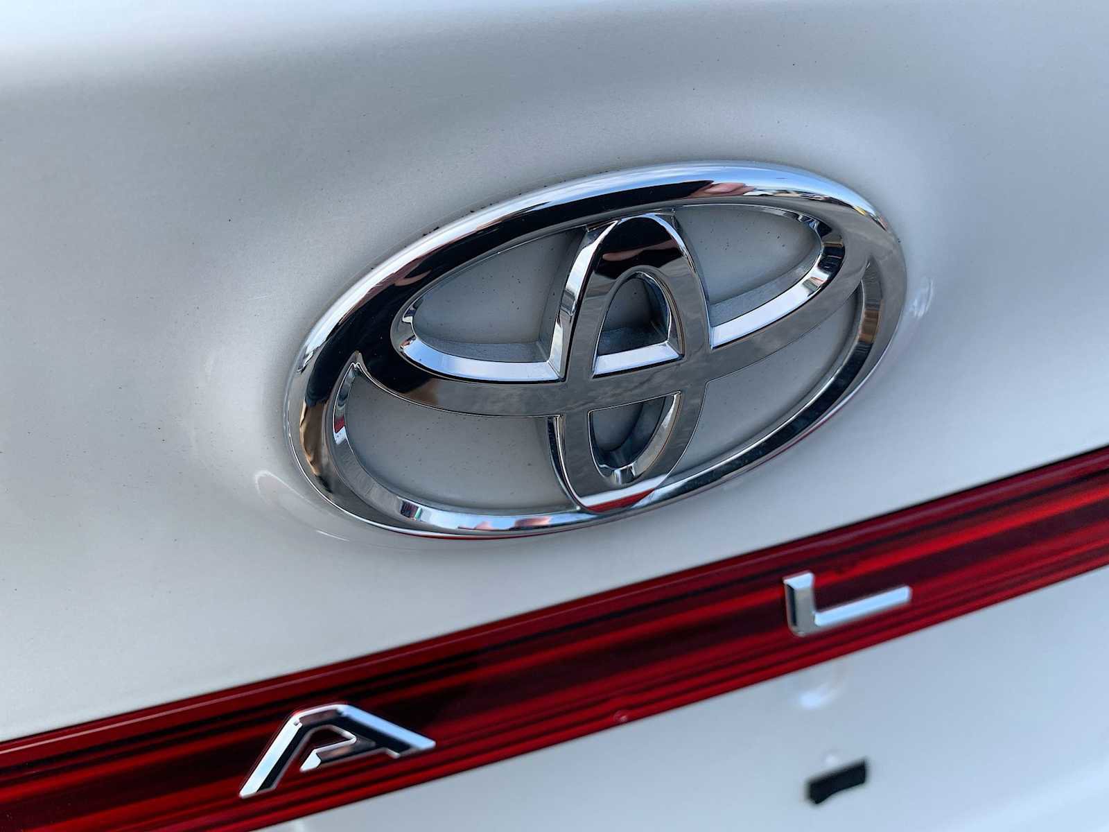 Used 2021 Toyota Avalon XLE w/ Moonroof Package image 31