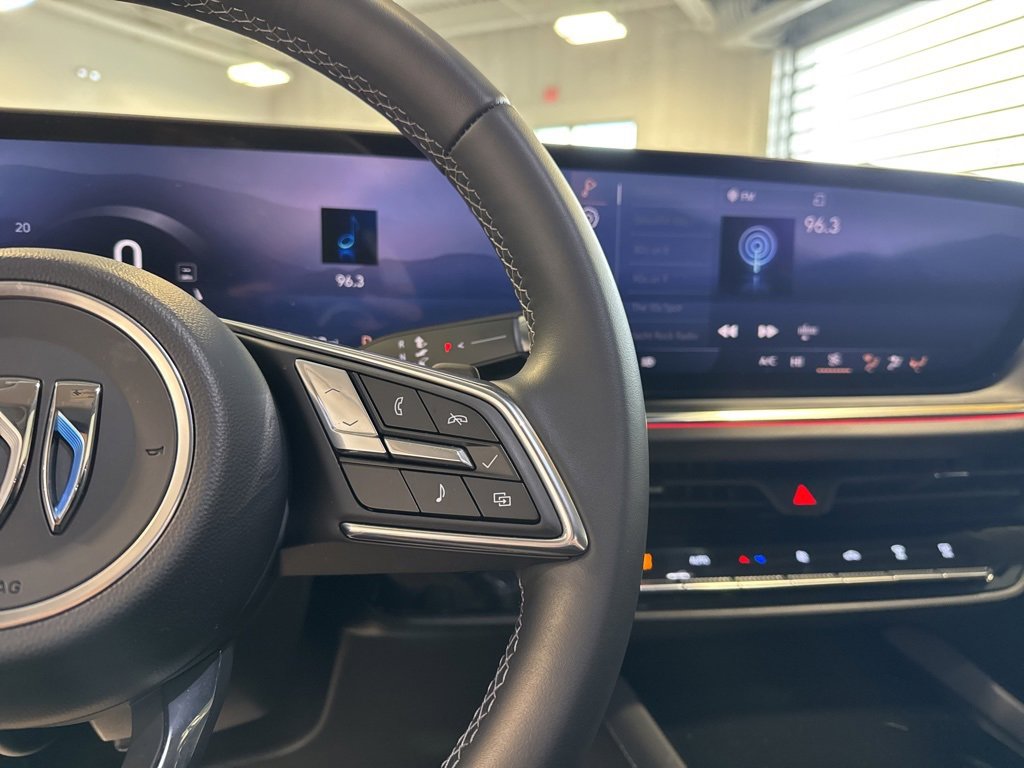 Used 2025 Buick Envision Preferred image 19