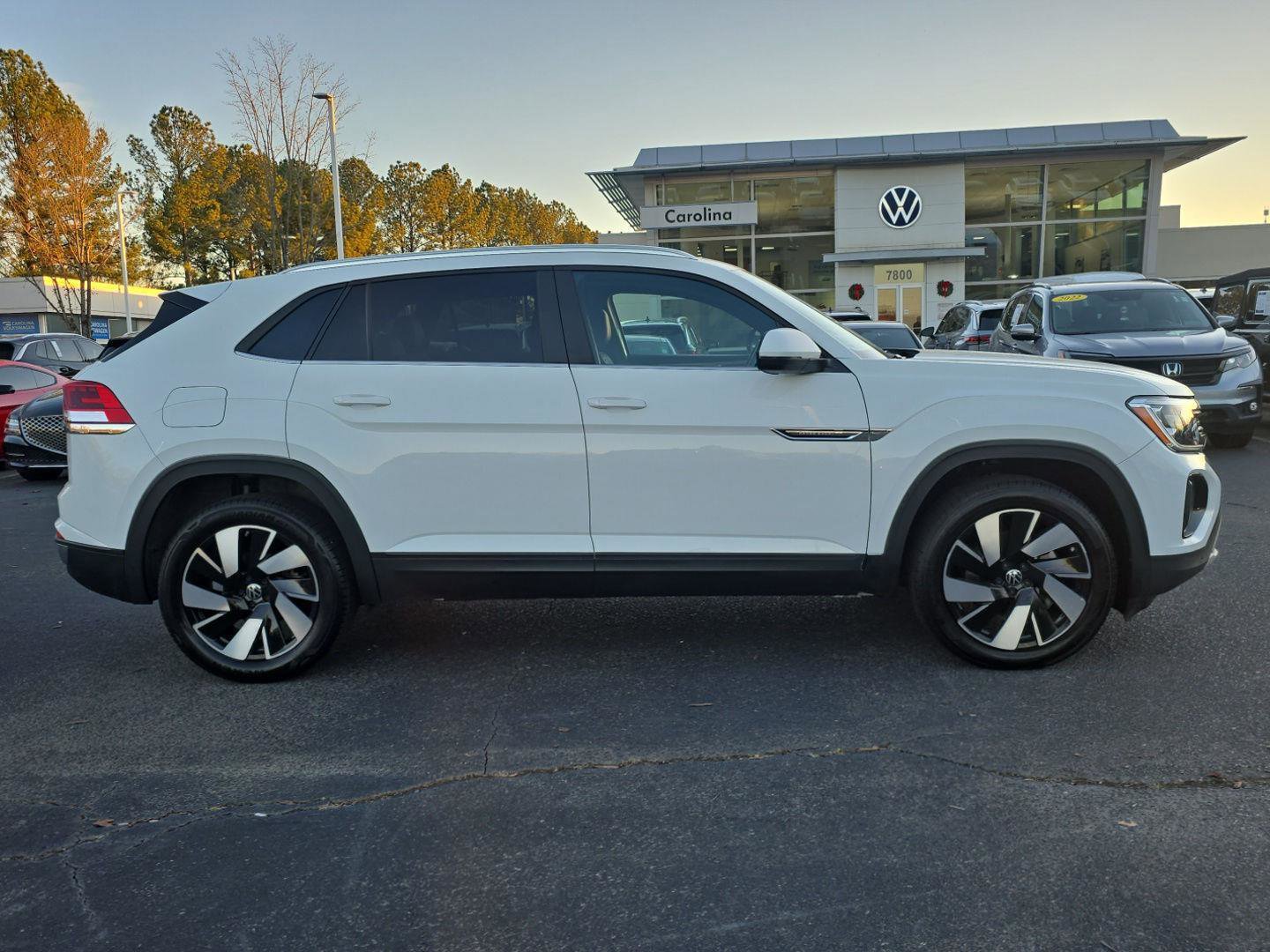 Used 2024 Volkswagen Atlas Cross Sport SE image 4