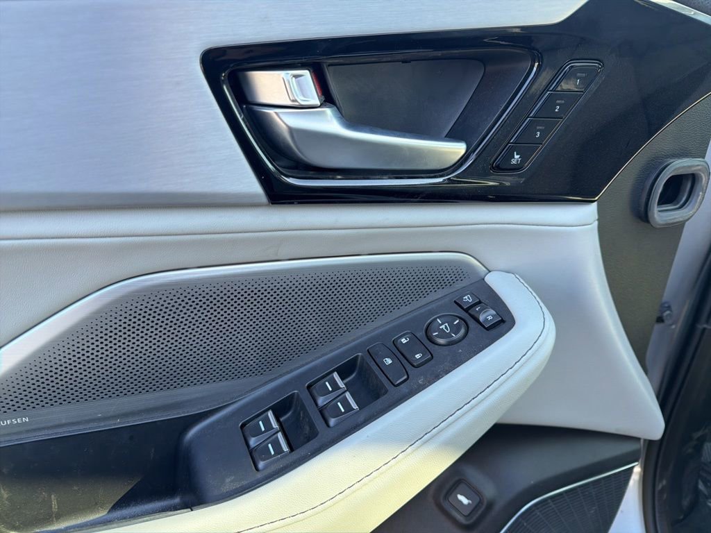 Used 2025 Acura MDX w/ Technology Package image 29