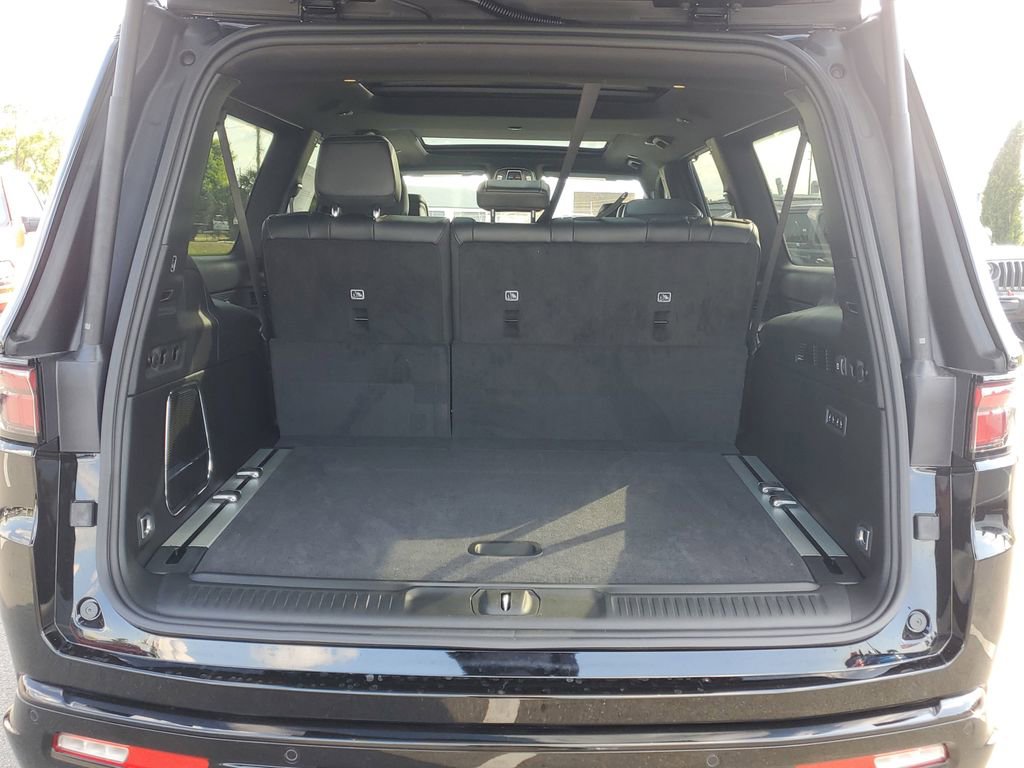 New 2025 Jeep Wagoneer L Series II w/ Convenience Group I image 7