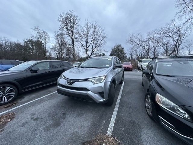 Used 2018 Toyota RAV4 LE image 14