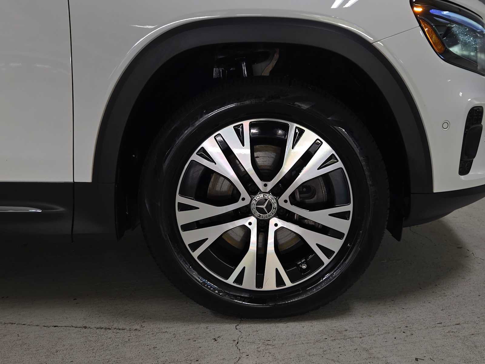 Used 2024 Mercedes-Benz GLB 250 4MATIC image 9