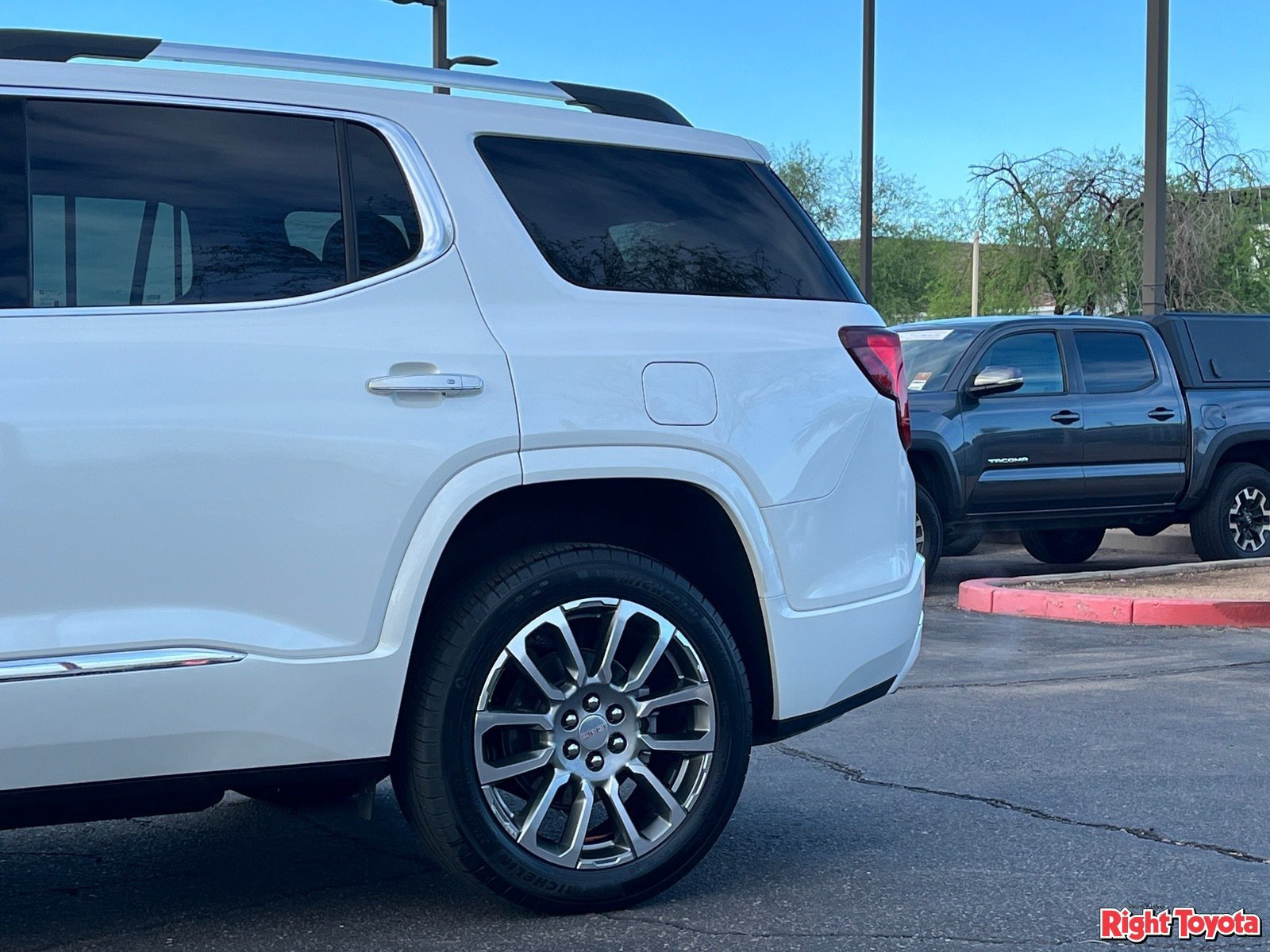 Used 2023 GMC Acadia Denali w/ Denali Ultimate Package FWD image 10