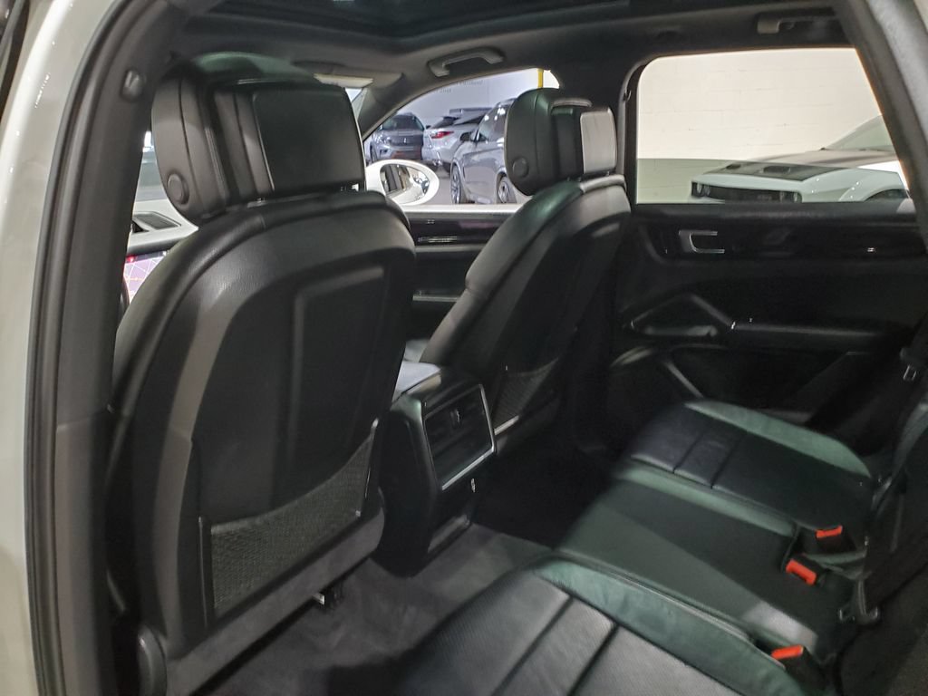 Used 2020 Porsche Cayenne AWD/4WD image 24