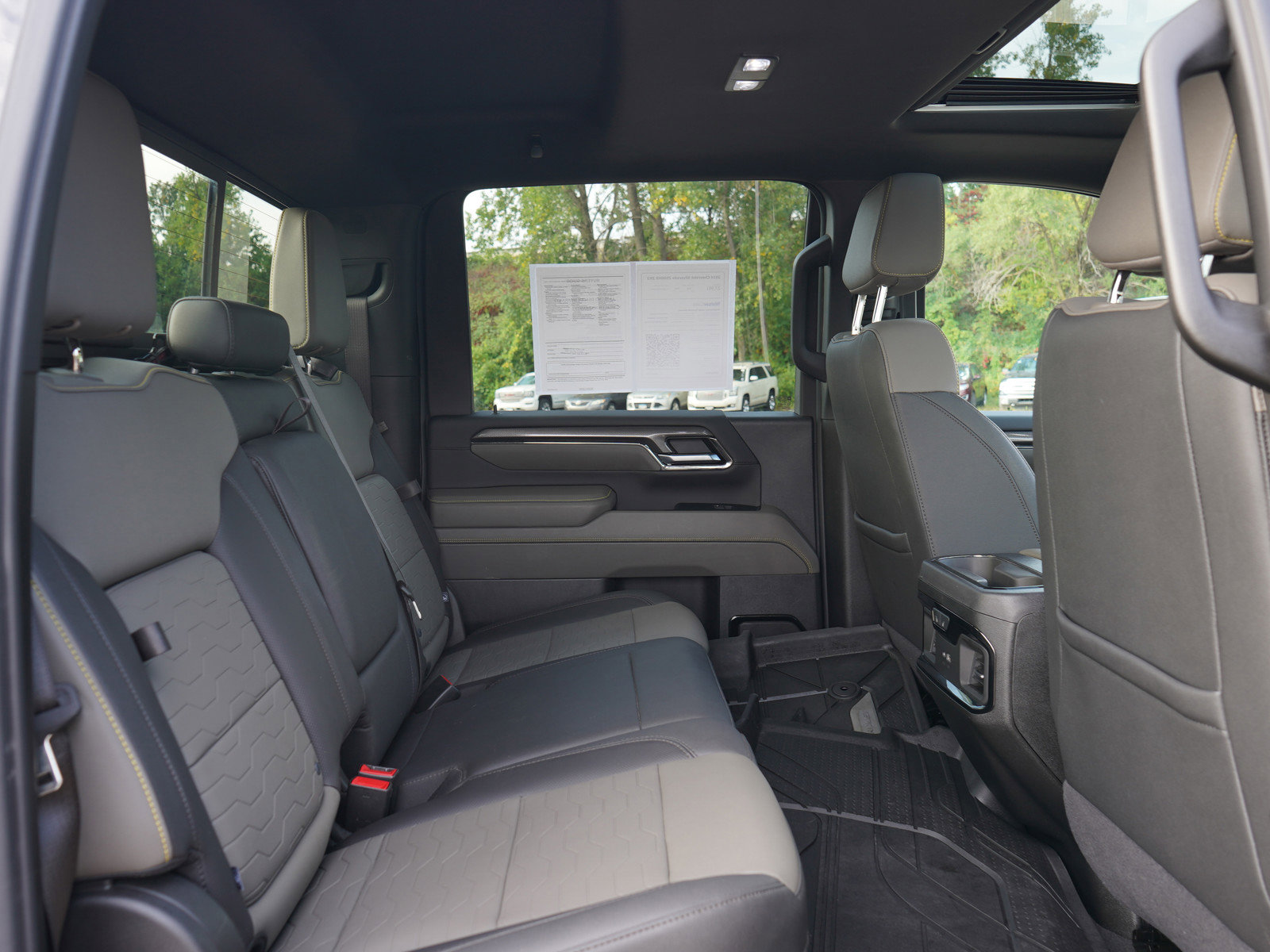 Used 2024 Chevrolet Silverado 2500 ZR2 w/ Technology Package image 16