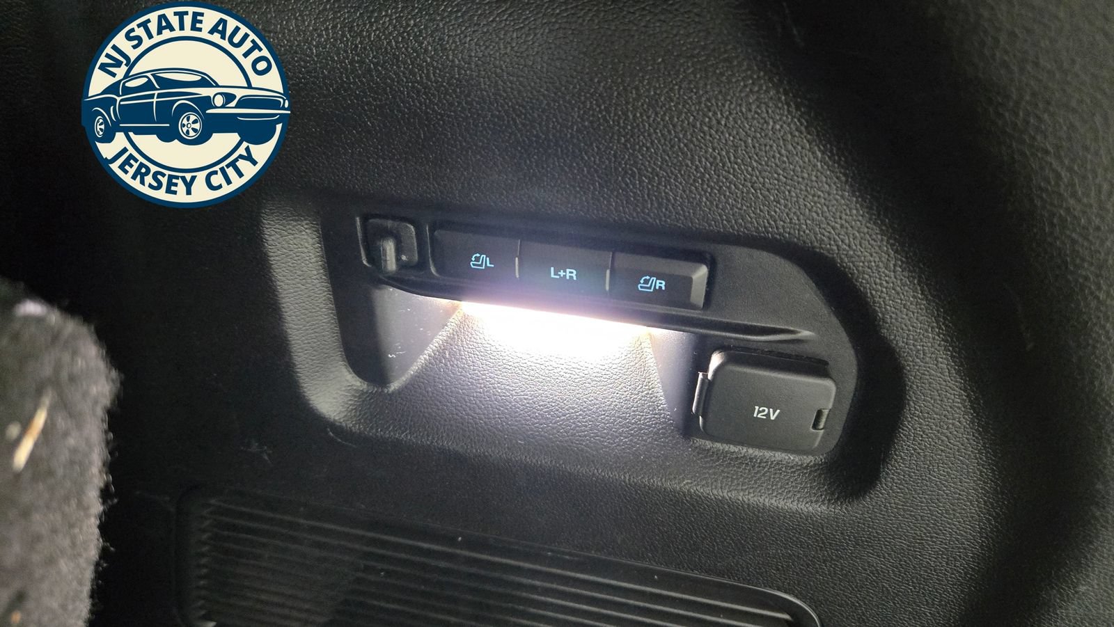 Used 2021 Ford Explorer Limited w/ Equipment Group 301A AWD/4WD image 39