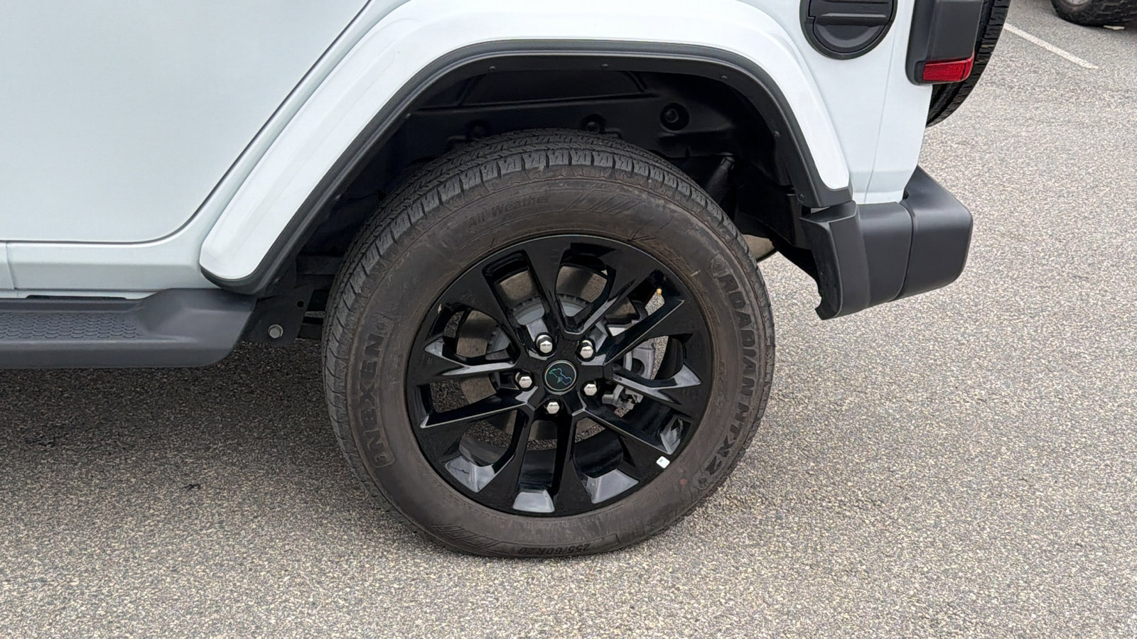 Used 2025 Jeep Wrangler Sahara image 12