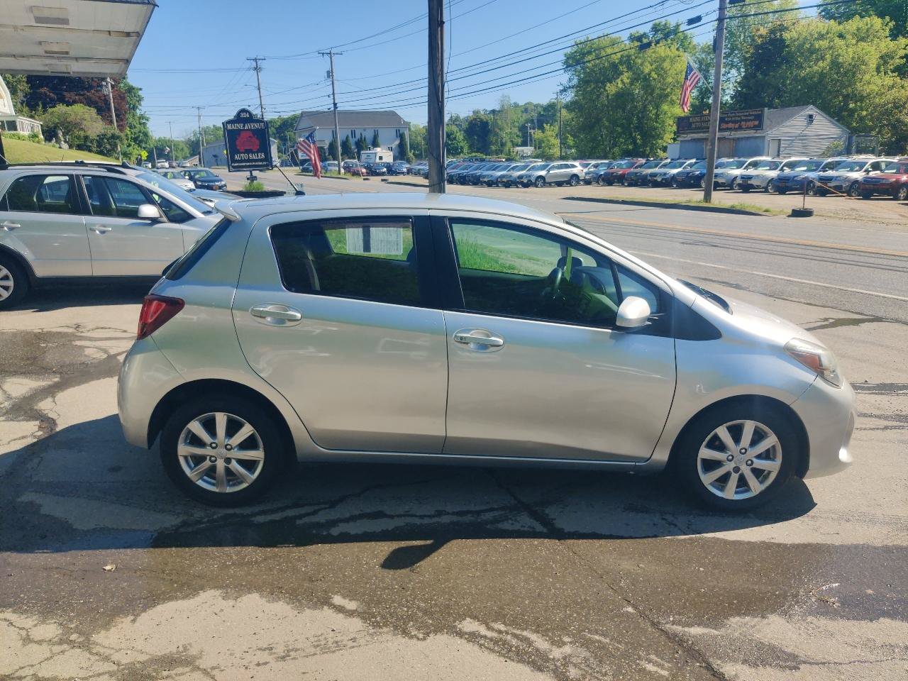 Used 2015 Toyota Yaris LE FWD image 7