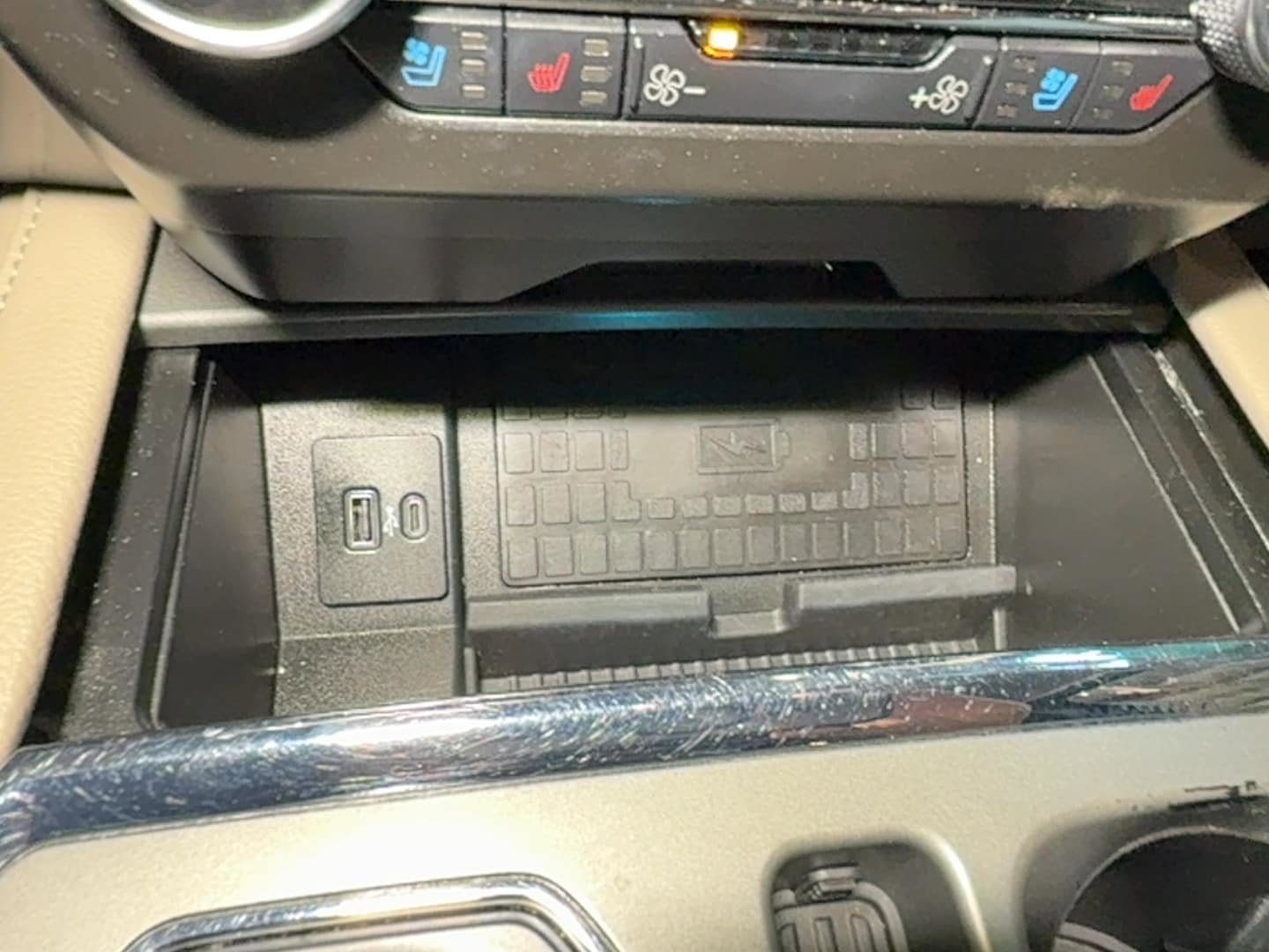 Used 2020 Ford Expedition XLT w/ Equipment Group 202A AWD/4WD image 37