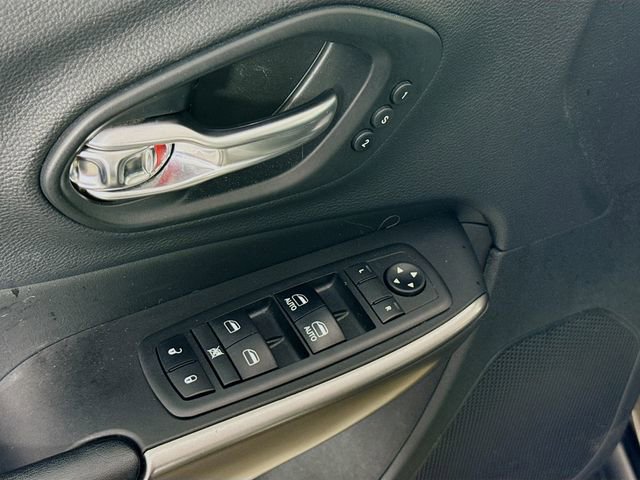 Used 2019 Jeep Cherokee Limited image 18