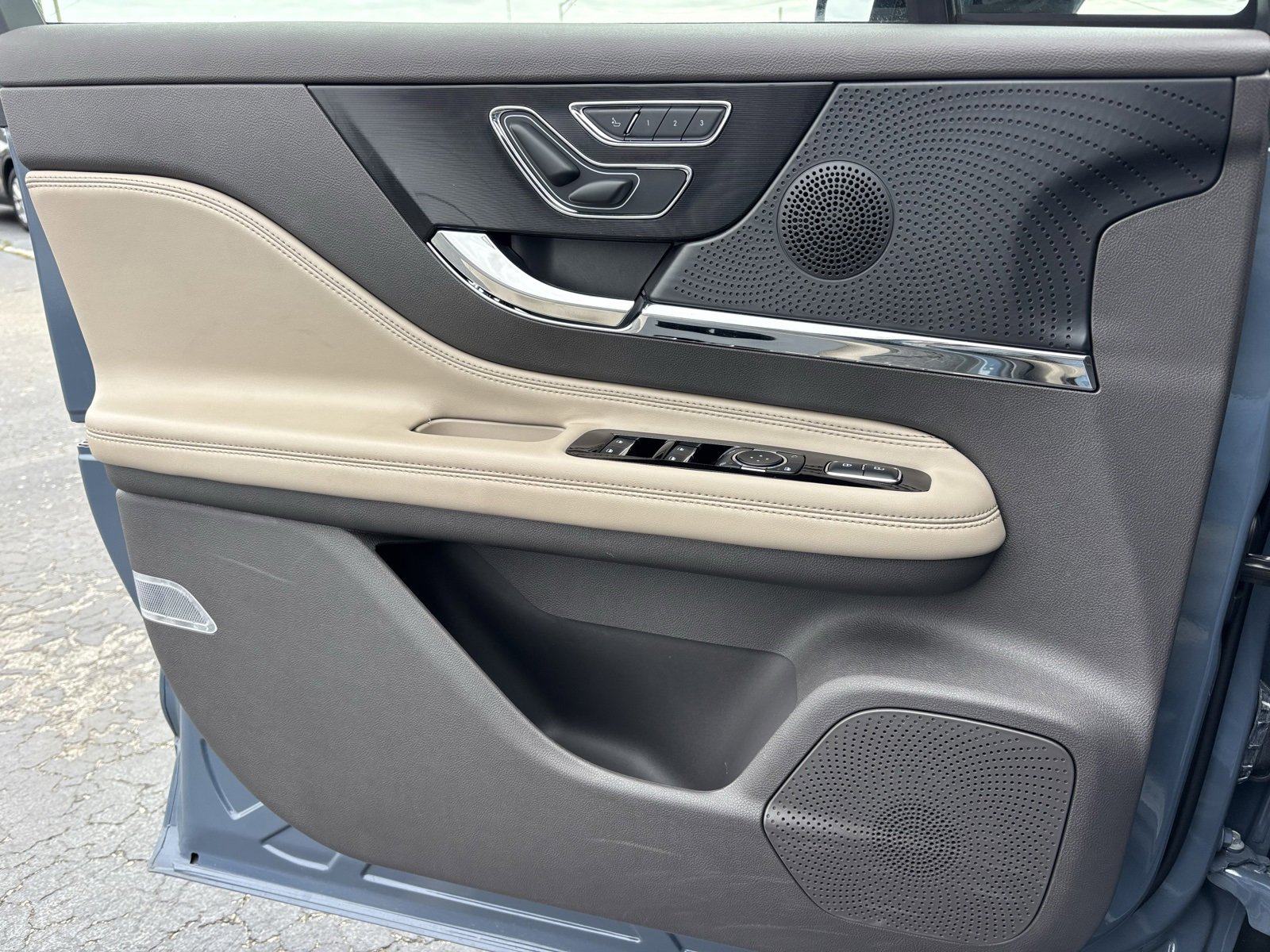 Used 2024 Lincoln Corsair Reserve image 15