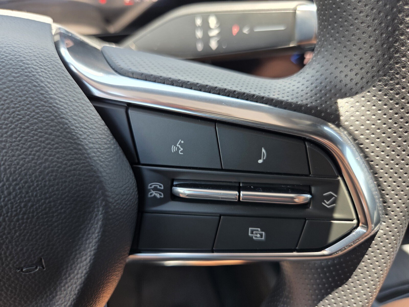 New 2026 Chevrolet Equinox EV LT FWD image 14