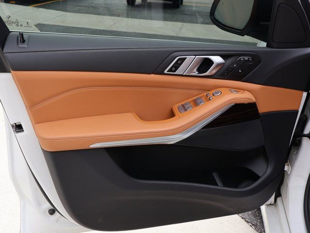 Used 2024 BMW X7 xDrive40i w/ Climate Comfort Package image 28