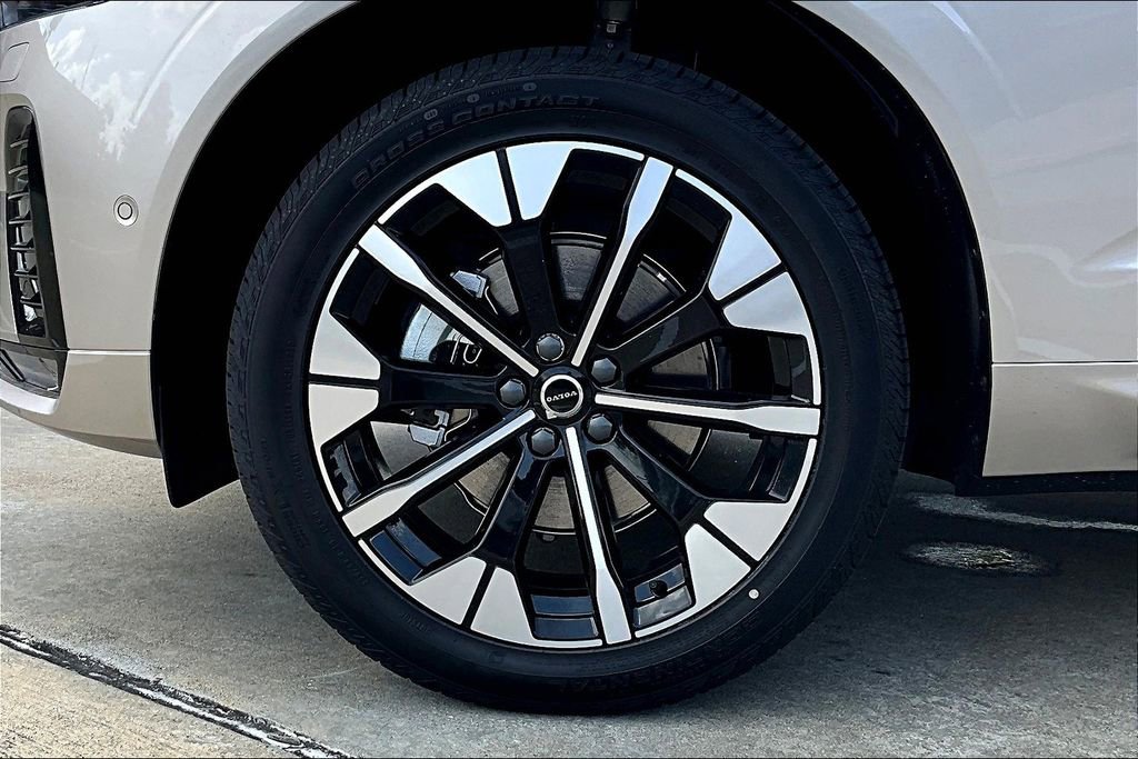New 2026 Volvo XC60 B5 Plus w/ Protection Package Premier AWD/4WD image 30