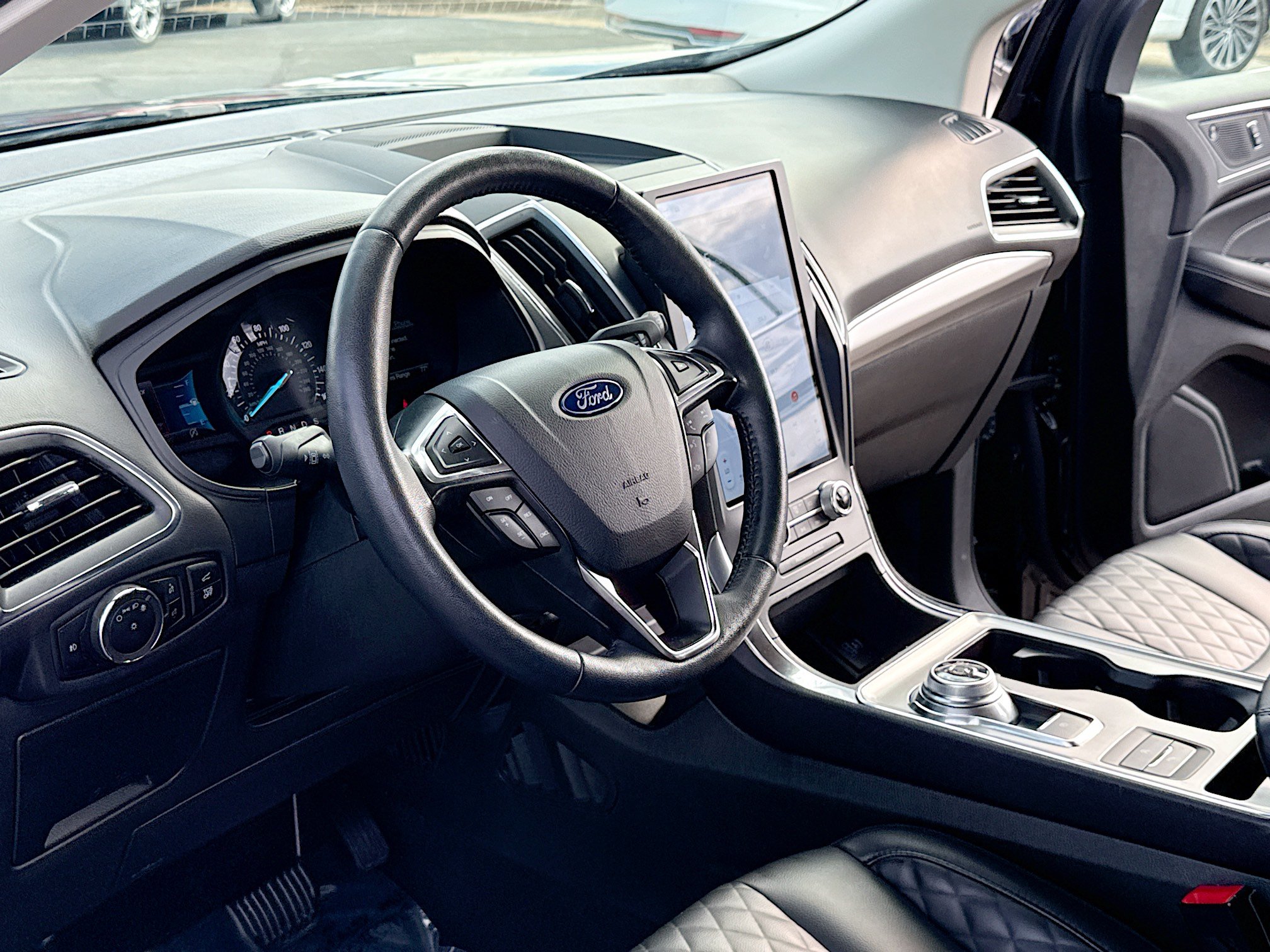 Used 2024 Ford Edge Titanium AWD/4WD image 4