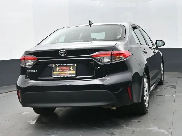 Used 2025 Toyota Corolla LE image 8