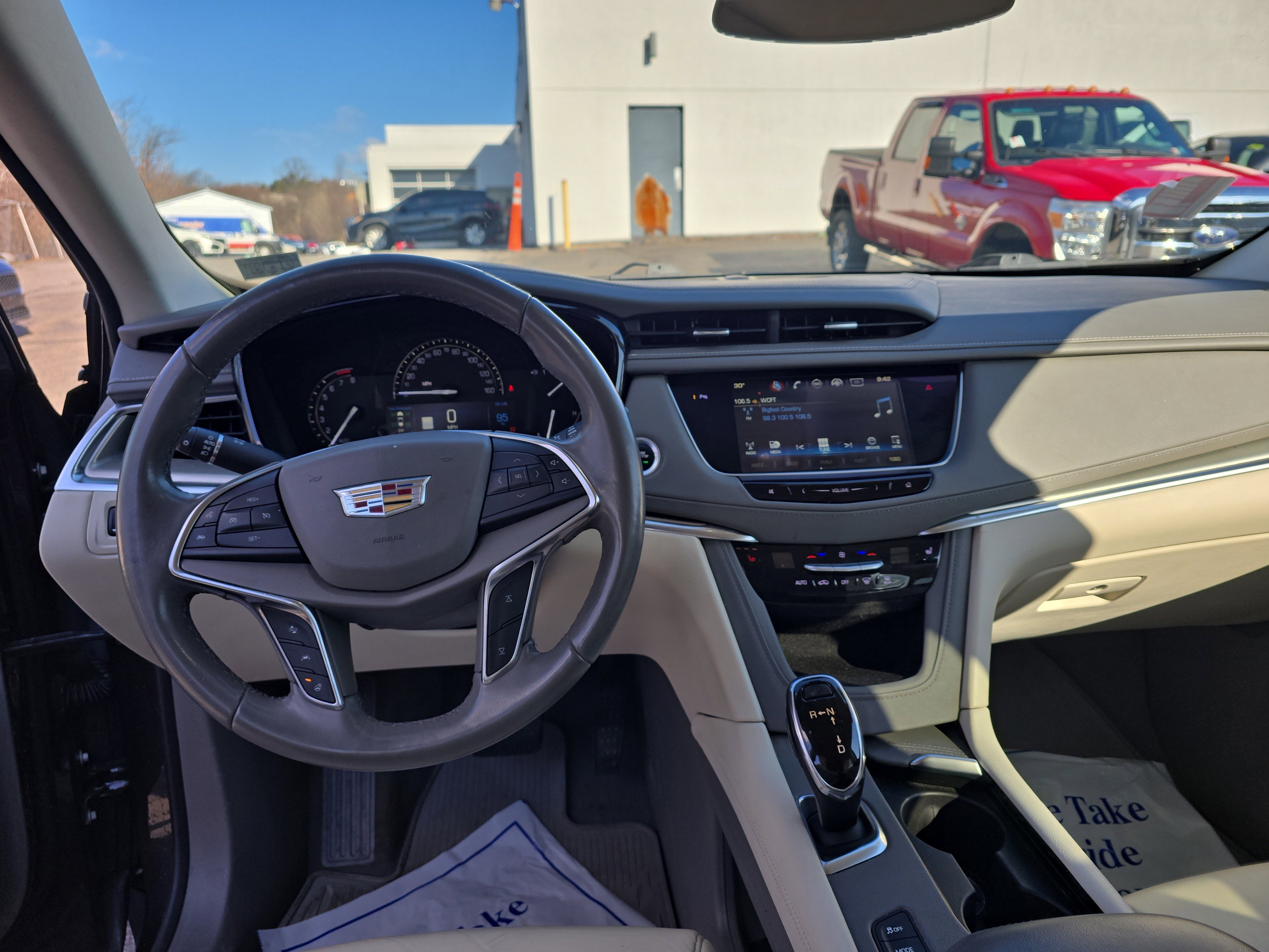 Used 2018 Cadillac XT5 Luxury w/ Driver Awareness Package image 15