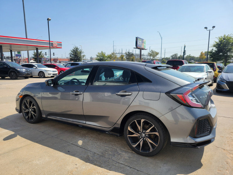 Used 2017 Honda Civic Sport image 5