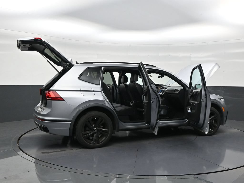 Used 2023 Volkswagen Tiguan SE R-Line FWD image 28