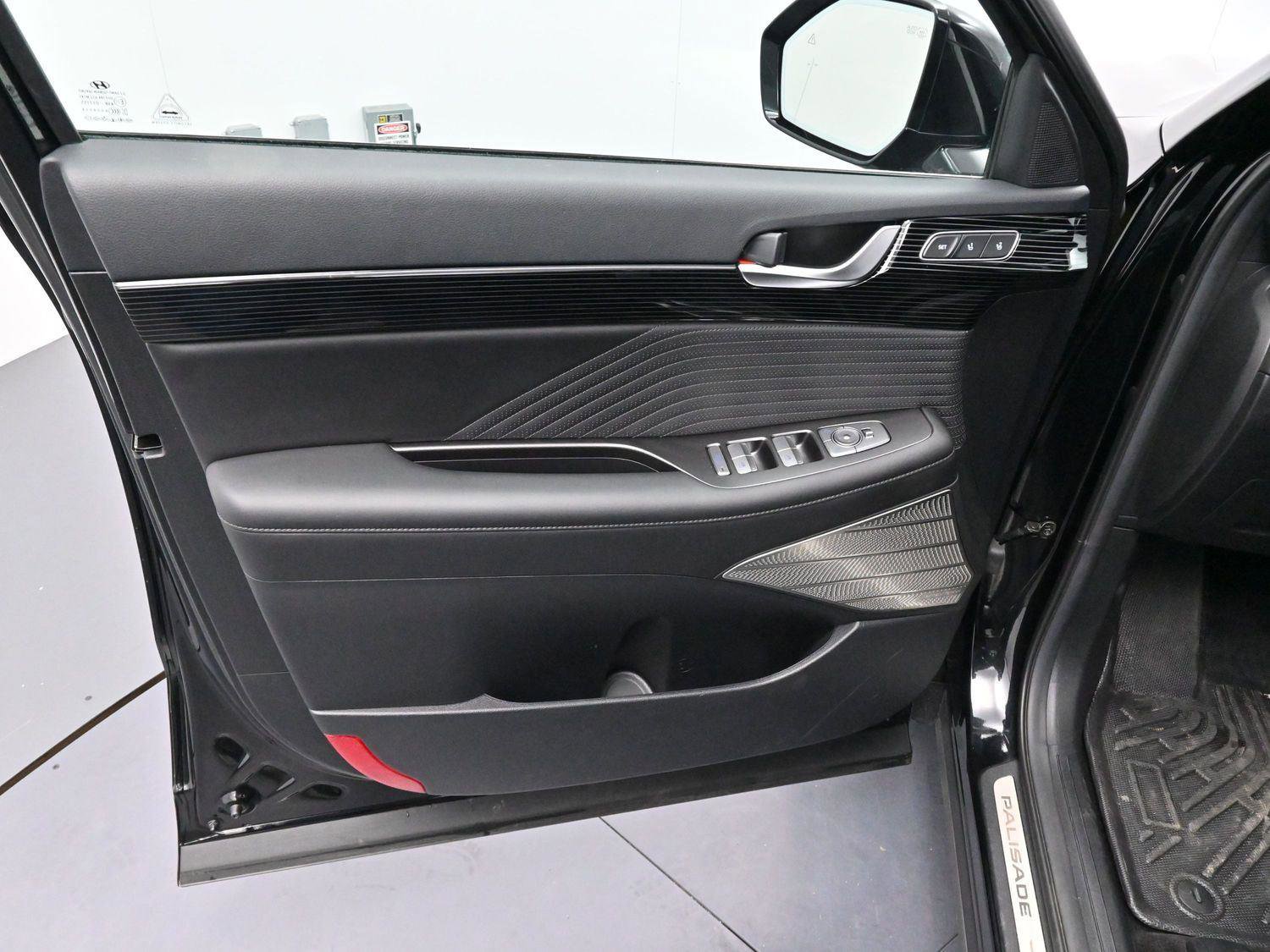 Used 2025 Hyundai Palisade Calligraphy image 9
