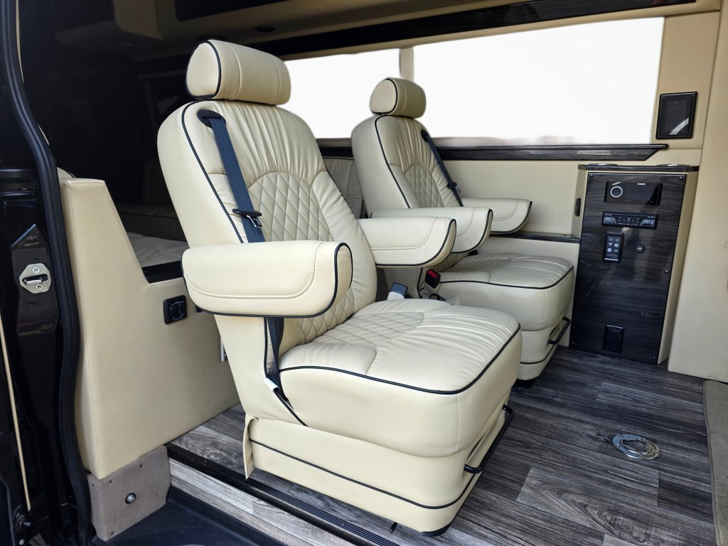Used 2020 Mercedes-Benz Sprinter 3500 image 32
