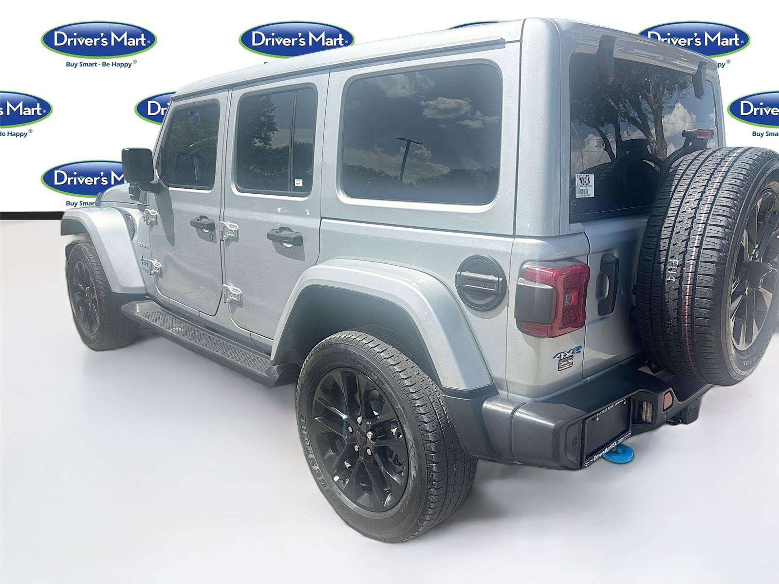 Used 2022 Jeep Wrangler Unlimited Sahara w/ Cold Weather Group AWD/4WD image 5