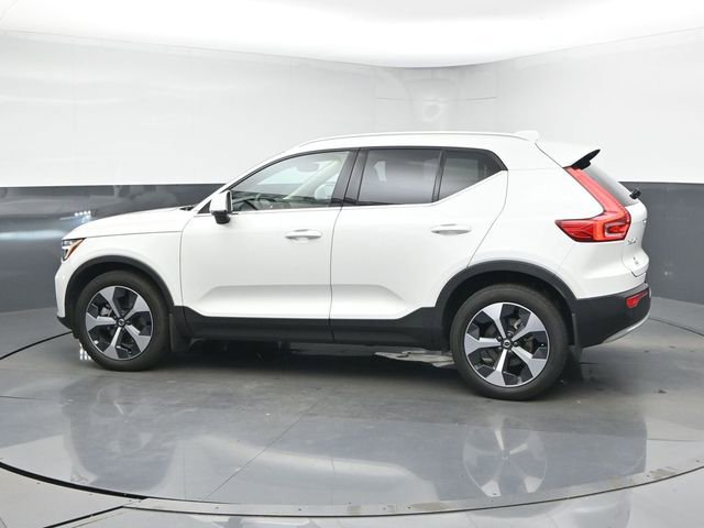 Used 2023 Volvo XC40 B4 Plus w/ Protection Package Premier image 5