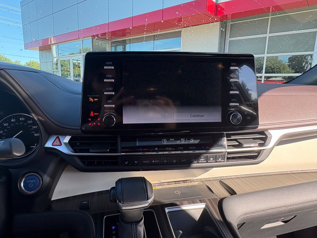 Used 2023 Toyota Sienna Platinum AWD/4WD image 20
