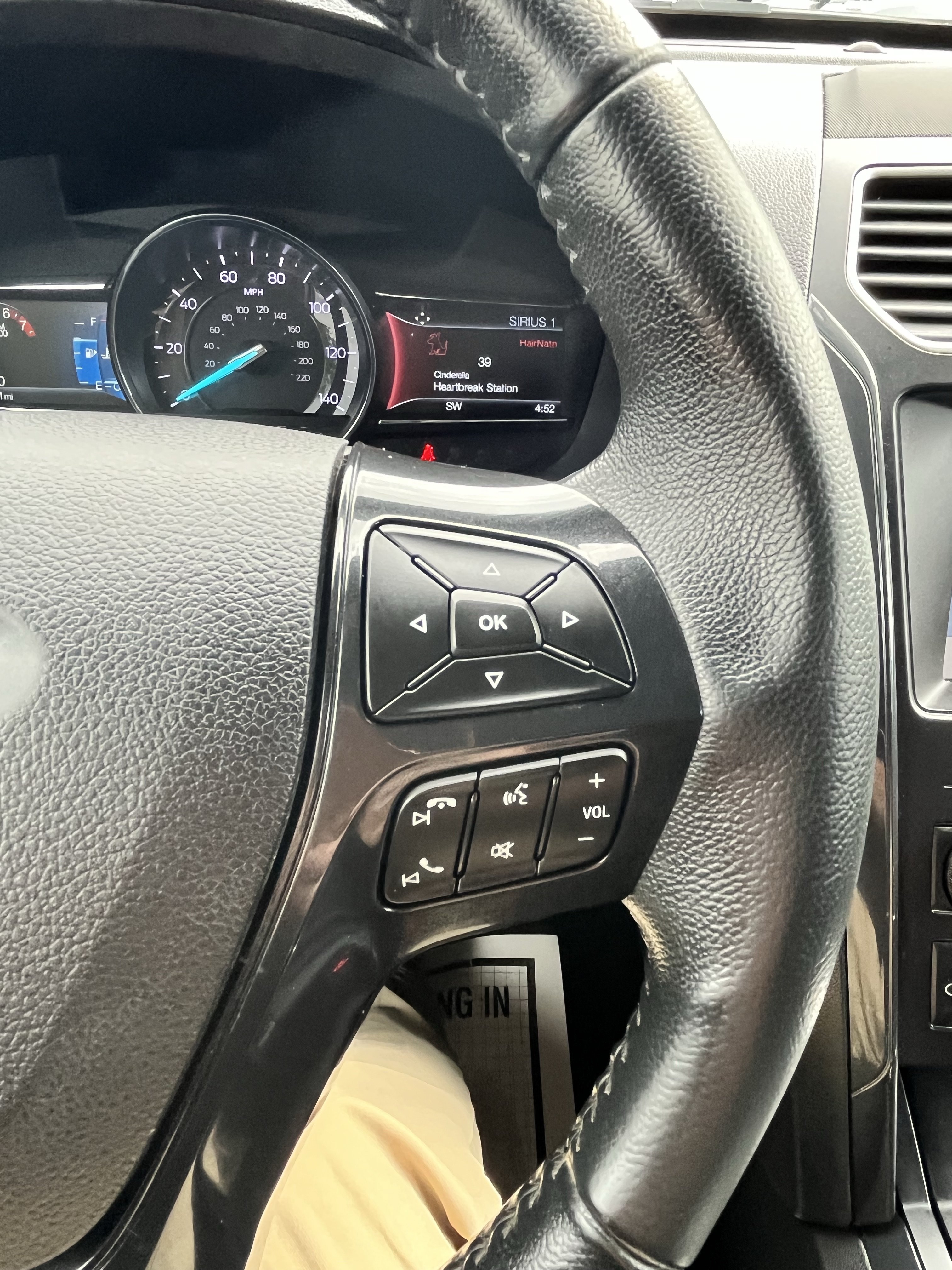 Used 2018 Ford Explorer XLT w/ Equipment Group 201A AWD/4WD image 23