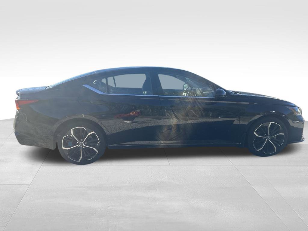 Used 2023 Nissan Altima 2.5 SR w/ SR Premium Package FWD image 9
