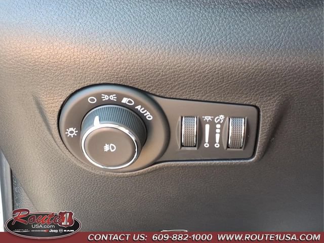 Used 2025 Jeep Compass Limited w/ Elite Group AWD/4WD image 23
