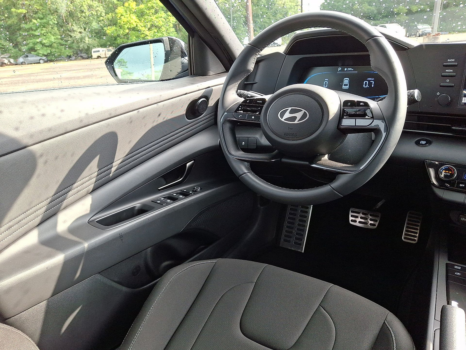 Used 2025 Hyundai Elantra Sport FWD image 15