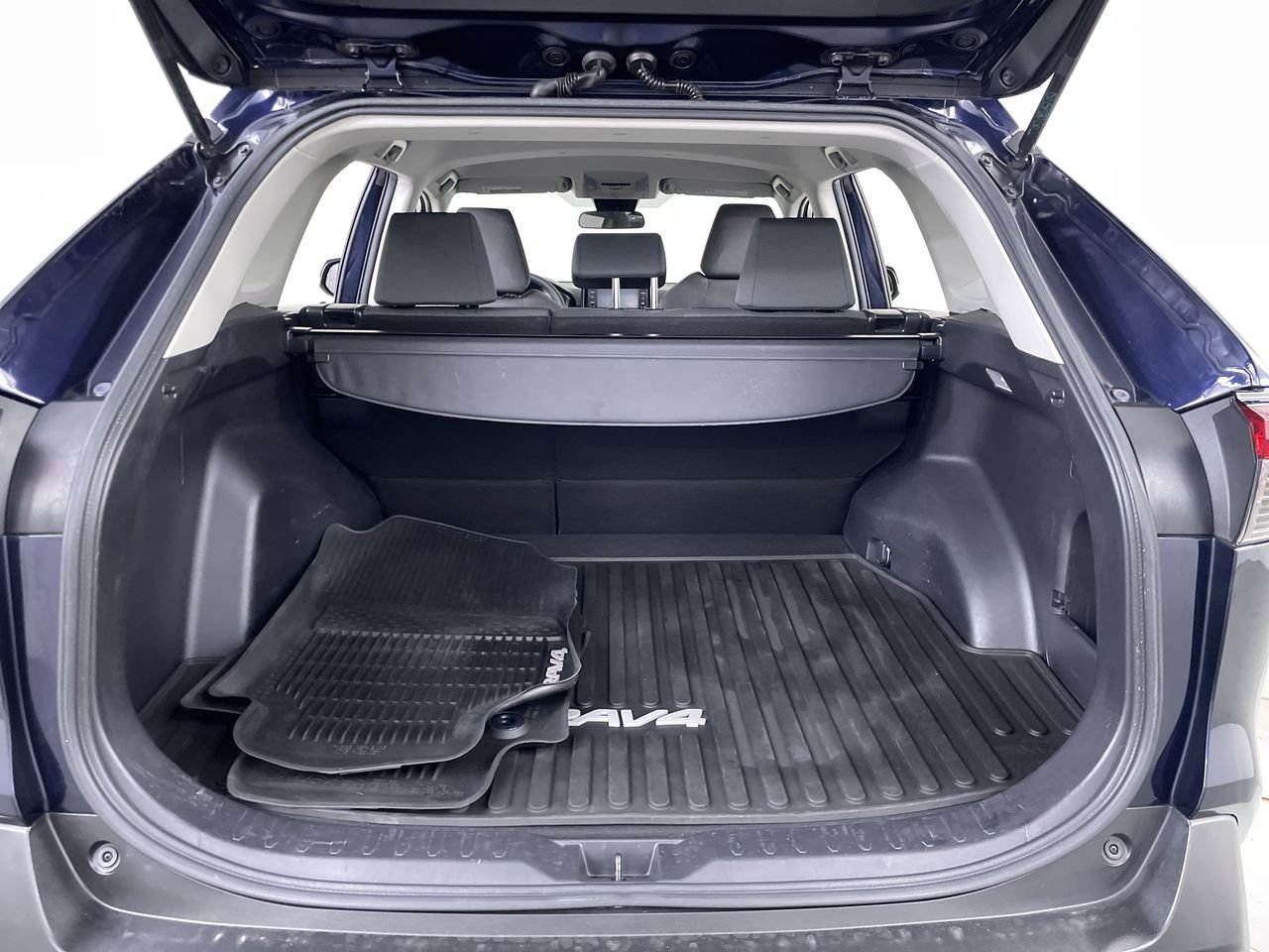 Used 2021 Toyota RAV4 XLE AWD/4WD image 21