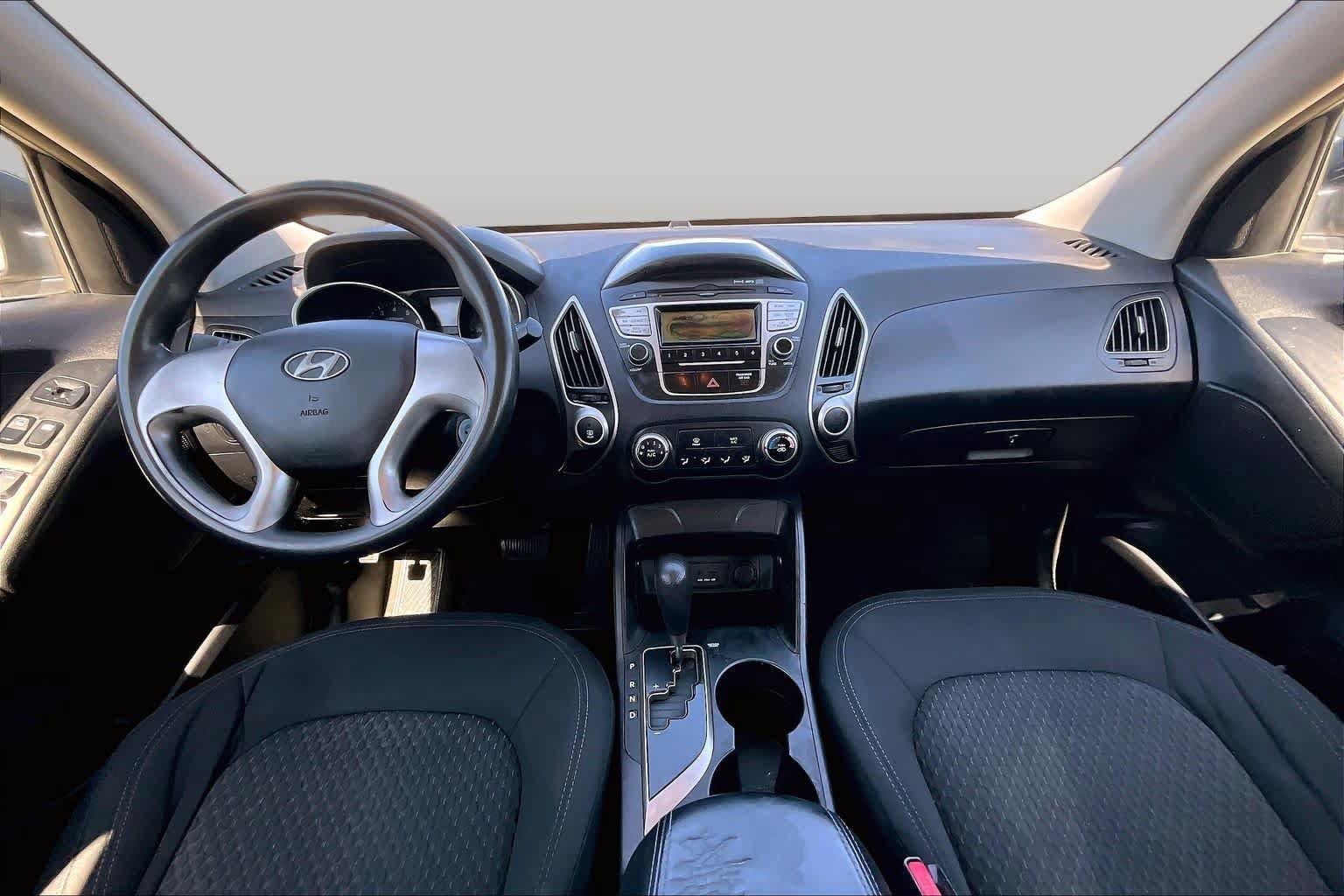 Used 2010 Hyundai Tucson GLS FWD image 15