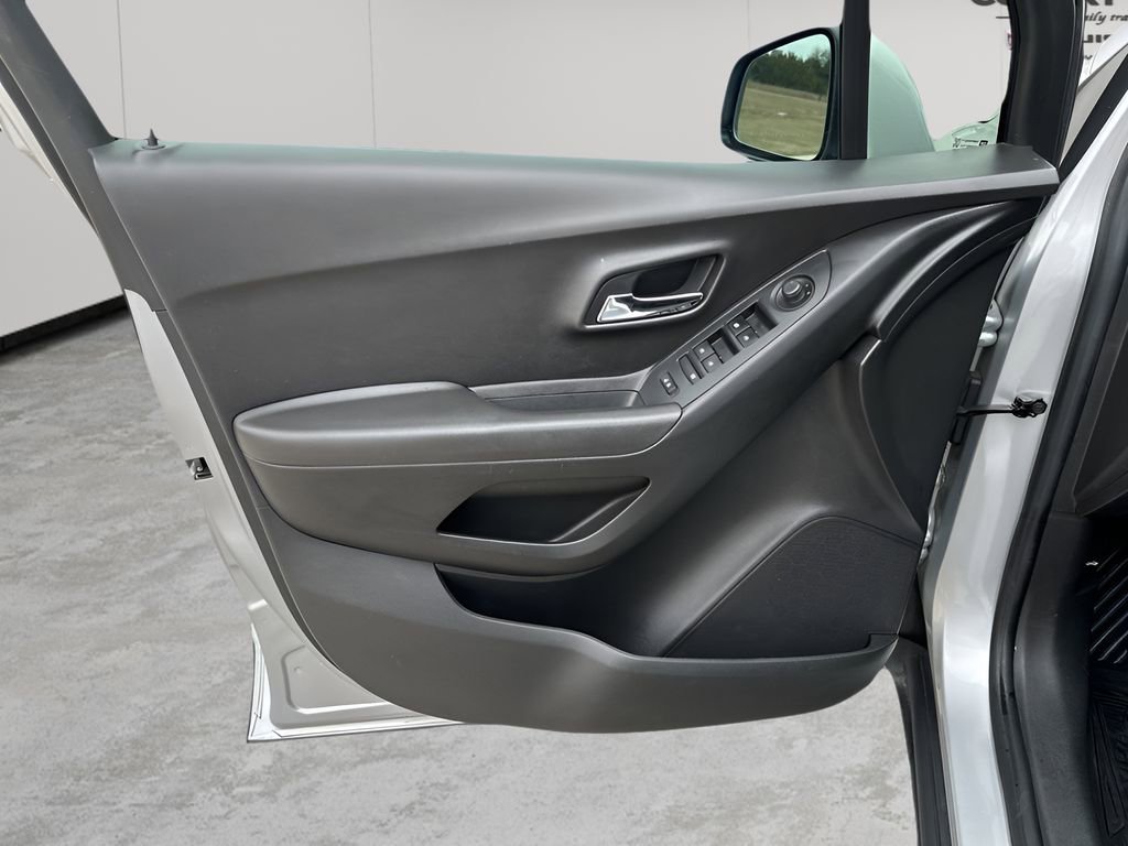 Certified 2020 Chevrolet Trax LS w/ Tint and Cruise Package image 24