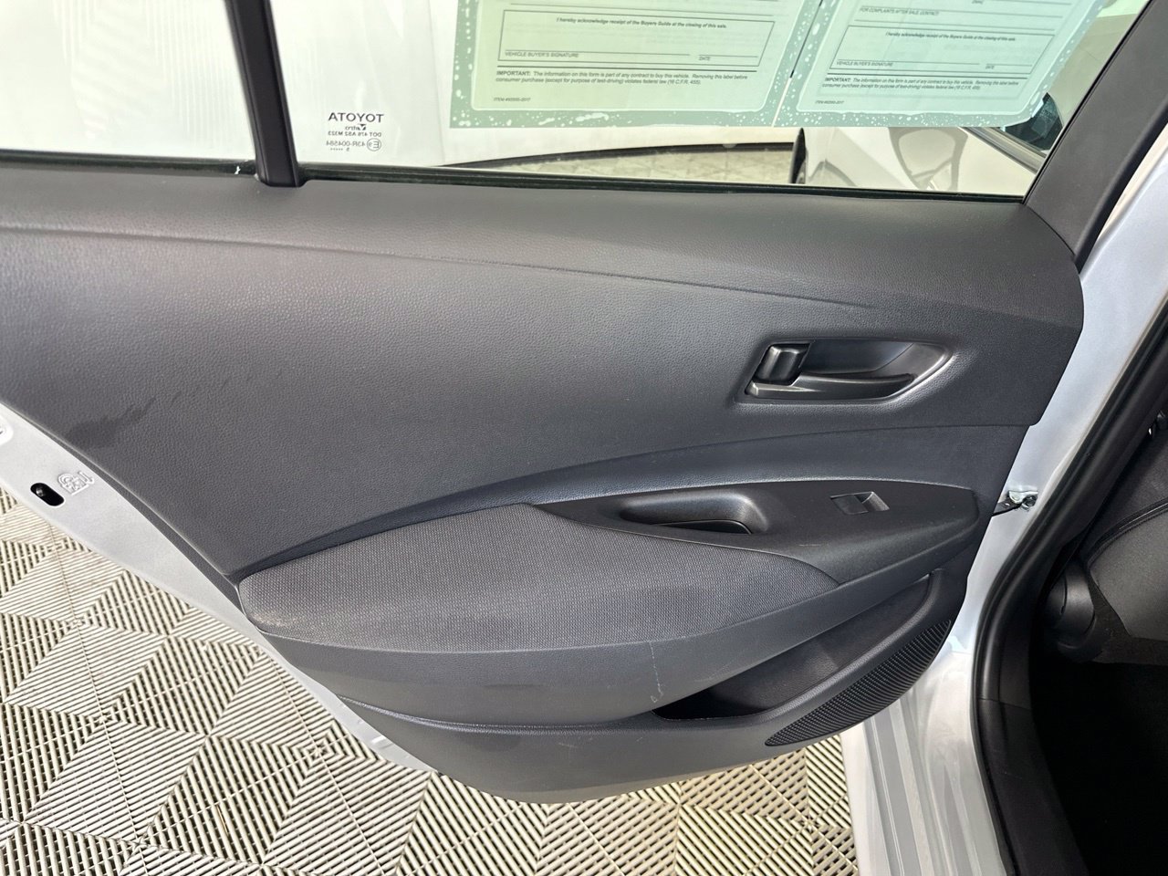 Used 2025 Toyota Corolla LE w/ Convenience Package FWD image 23