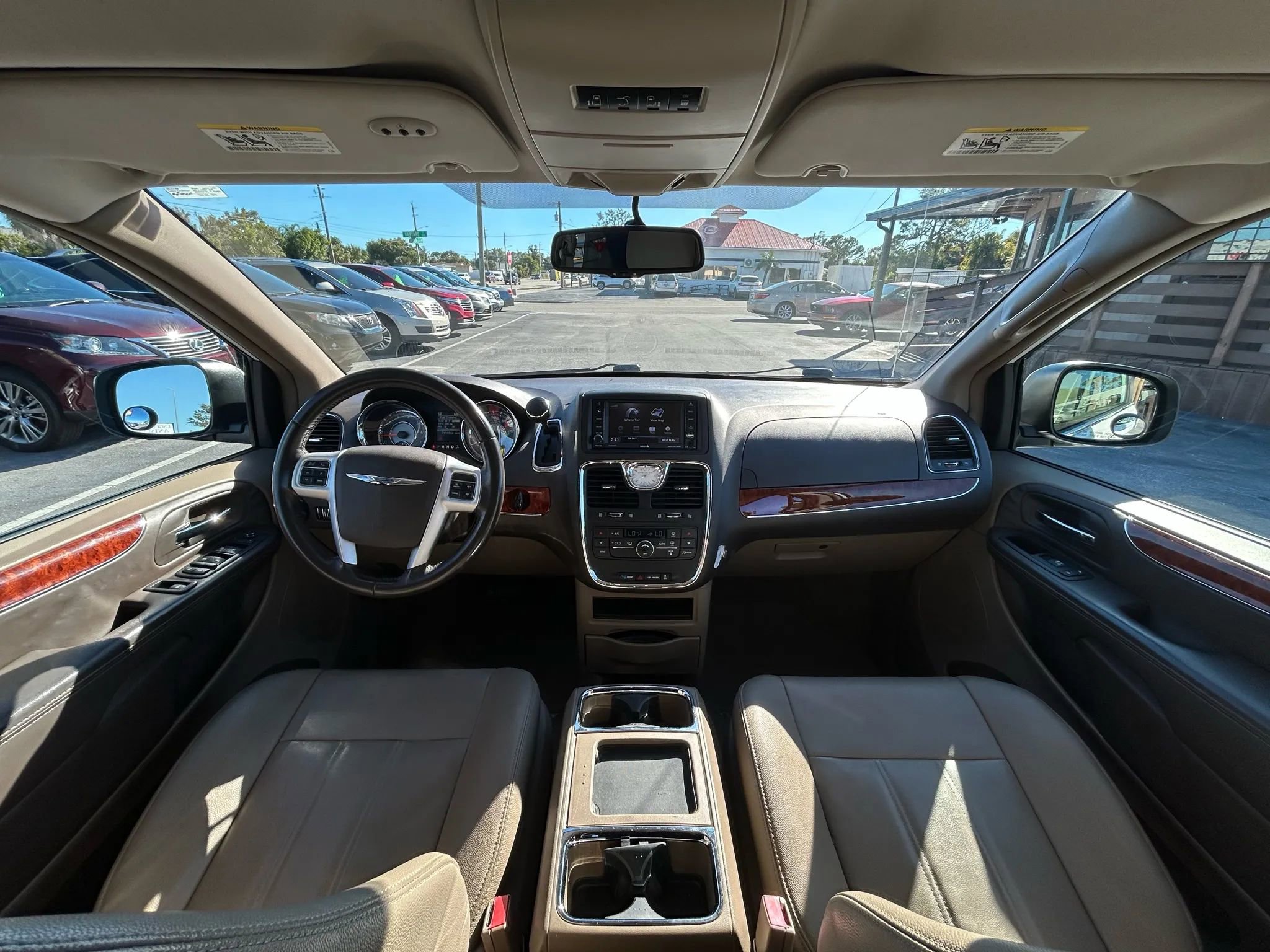 Used 2016 Chrysler Town & Country Touring image 12