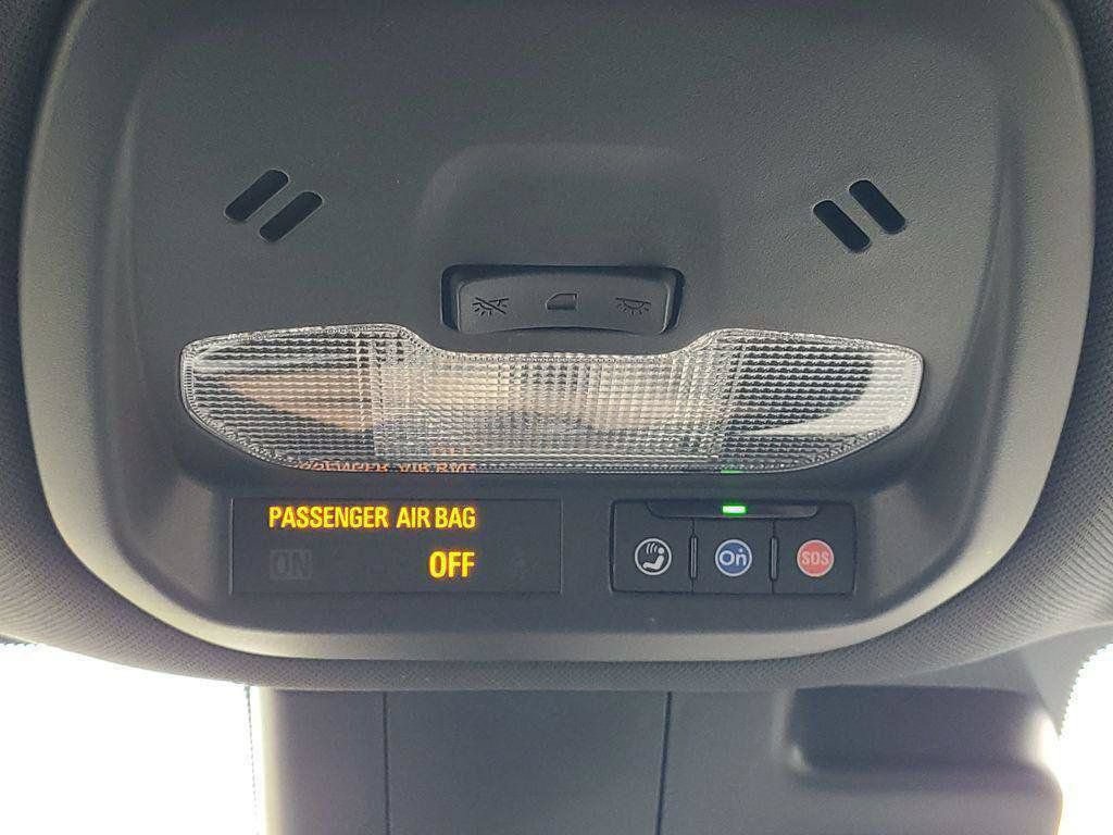 Used 2024 Chevrolet Trax RS w/ Driver Confidence Package FWD image 19