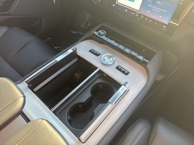 New 2026 Lincoln Navigator Reserve w/ Jet Appearance Package AWD/4WD image 18