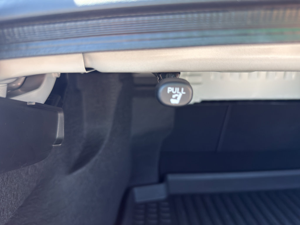 Used 2024 Toyota Camry SE FWD image 7